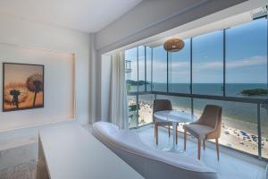 IPTZ160- Frente mar c vista incrível do 16º andar