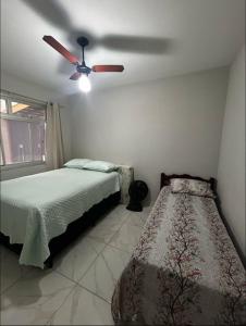 Apartamento amplo na Praia do Morro, com área gourmet, Wi-Fi e garagem, 250 metros da praia