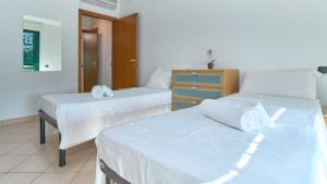 App 7 Modern apartment with private garden