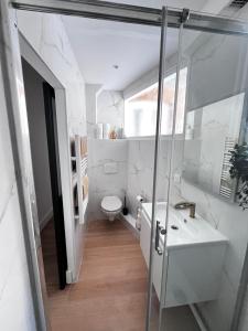 T2 ,AC,Private, Terrace, central