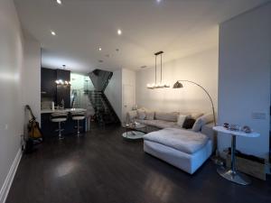 Luxury 2-Story loft in downtown