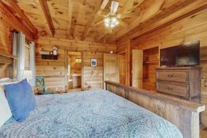 4 Bed 4 Bath Vacation home in Sylva