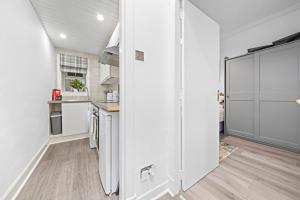 Couples or Golfers Near to Beach