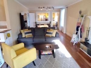 Historic Home with Farm Fresh Eggs in Denver