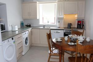 Coaches Corner - Accessible Self-Catering Guest Suite - 5 Minutes Drive from town - Singles or Super-King