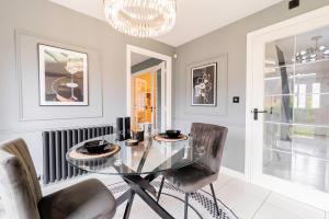 Three Bedroom Birmingham Stay Free Parking Perfect for Families Travellers Professionals M6