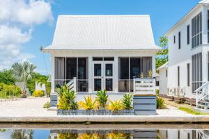 Paradise Cottage 3 bedroom 4 beds, 1 Full Bath - Private