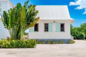 Paradise Cottage 3 bedroom 4 beds, 1 Full Bath - Private