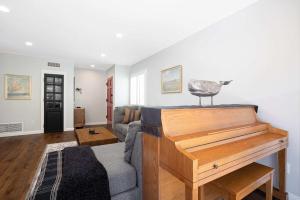 10 min to Beach Central Villa