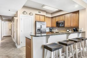 Azure 305 - Beachfront Luxury Retreat