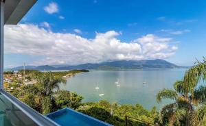 CASA Com LINDA VISTA DO MAR E PISCINA INFINITA - RIBEIRÃO DA ILHA