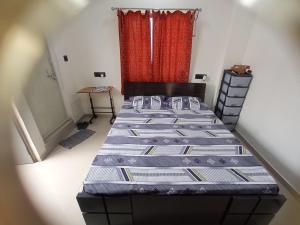 Private room with attached washroom - Comfortable and Relaxing Stay
