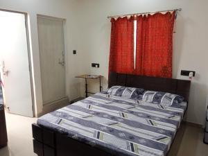 Private room with attached washroom - Comfortable and Relaxing Stay