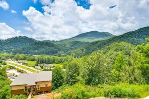 Hike and Ski Mtn-View Retreat in Maggie Valley!