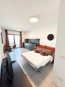 One-Bedroom Apartment with Sea View and Terrace