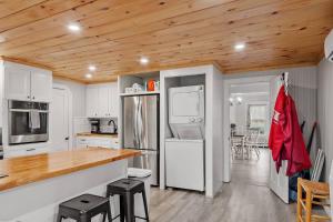 Charming Kennebunk Cape - Walk to Dock Square!