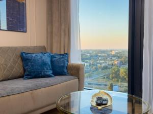 URBAN APARTMENTS GLOBAL SkyLine, 25th floor No 05, Free Garage, Self Check-in, No Deposit