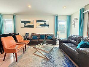 Lazy River Getaway with BBQ & Pool at Windsor