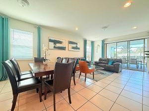 Lazy River Getaway with BBQ & Pool at Windsor