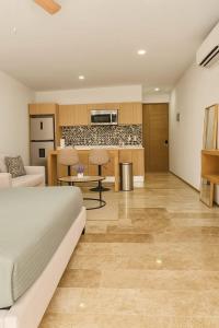 New Luxury Studio in the City Center