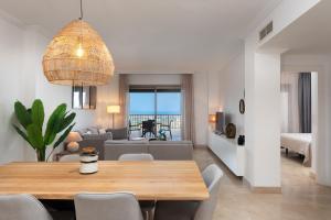 2-Bedroom Sea View Apartment in Benahavis