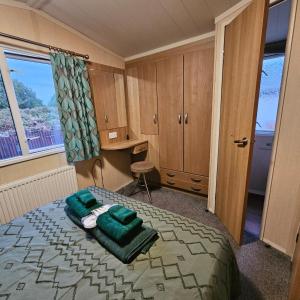 Rhyl Caravan with Veranda Egg Chairs & Garden