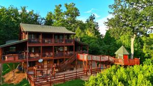 Grand View 40-Acre Secluded Retreat w Theater