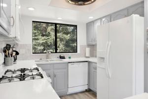 Sunny Side Up - Golf & Ski Townhouse at Bear Mountain Resorts