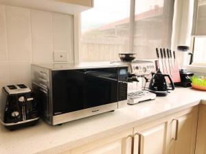 Light and Bright 2-bedroom Townhouse with Patio