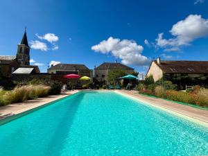 Charmante étable rénovée avec piscine et parking dans la Brenne - FR-1-591-136