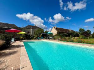 Charmante étable rénovée avec piscine et parking dans la Brenne - FR-1-591-136