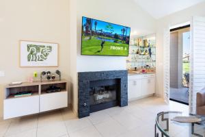 TWO Guest Suites ON Tee Box #2 Palm Valley Country Club with access to Tennis and Athletic Club Two on #2!
