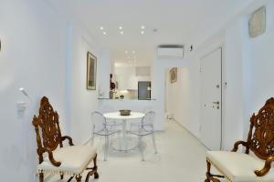 Parthenon Rooftop Luxury Apartments by Live&Travel