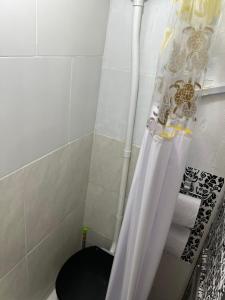 Suíte com cozinha em área nobre