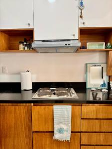 Bright Ocean View Studio with Rooftop Pool Access