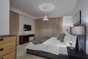 Beachside 1BDR Dreamy Apt.| BBQ + Pool & Sea View