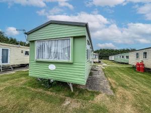 Great 8 Berth Caravan For Hire In Skegness Ref 33069F