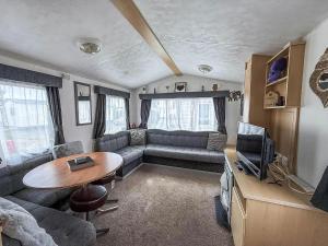 Great 8 Berth Caravan For Hire In Skegness Ref 33069F