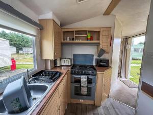 Great 8 Berth Caravan For Hire In Skegness Ref 33069F