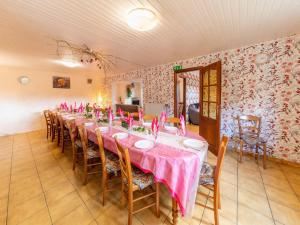 Holiday home in Montleban with garden