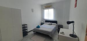 Habitación Matrimonio Espaciosa en Vivienda Compartida - Ubytování bez kategorie ve městě Valencie