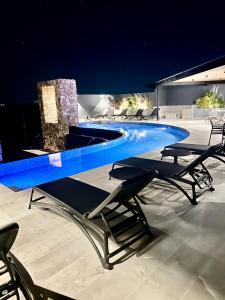 EXCLUSIVO! 2 dormitorios, 4 camas, de 1 a 6 huéspedes con terraza directo a la alberca y otra alberca azotea WIFI , GYM , SAUNA, ELEVADOR Y MAS!!!