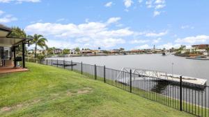 Tranquil Canal Front Holiday House
