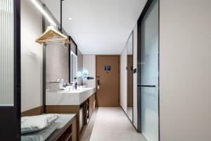 Atour Hotel Urumqi Peoples Square South Gate Metro Station