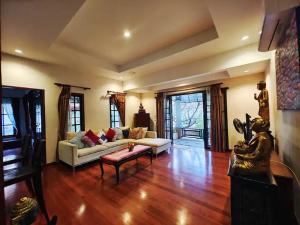 Secure 3 Bedroom Villa near beach