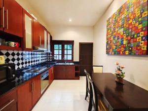 Secure 3 Bedroom Villa near beach