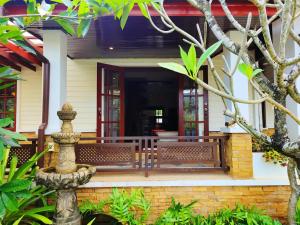 Secure 3 Bedroom Villa near beach