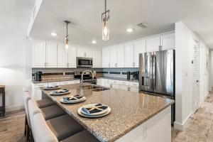 Blu 202 - Modern Oceanfront Luxury - Free Beach Service - Must See!