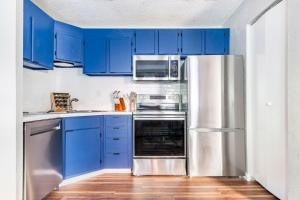 1 Mile to Stadium, Dog Friendly, Pool, Parking