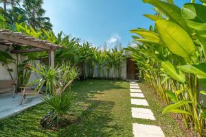 Casa Solo - Chic Industrial 1BR Villa Close to Pererenan Beach